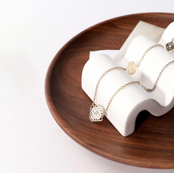 Elegant Wave Jewelry Display Stand