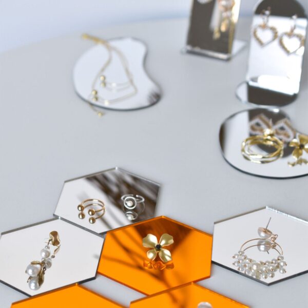 Modern Mirror-Finish Earring Display Stand - Minimalist Reflective Collection