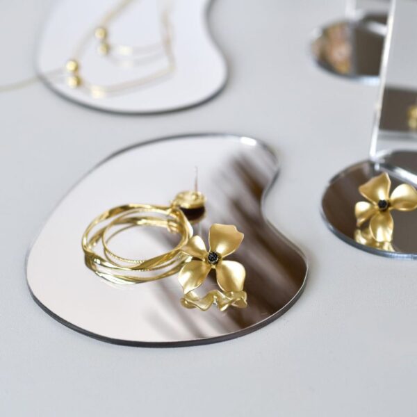 Modern Mirror-Finish Earring Display Stand - Minimalist Reflective Collection